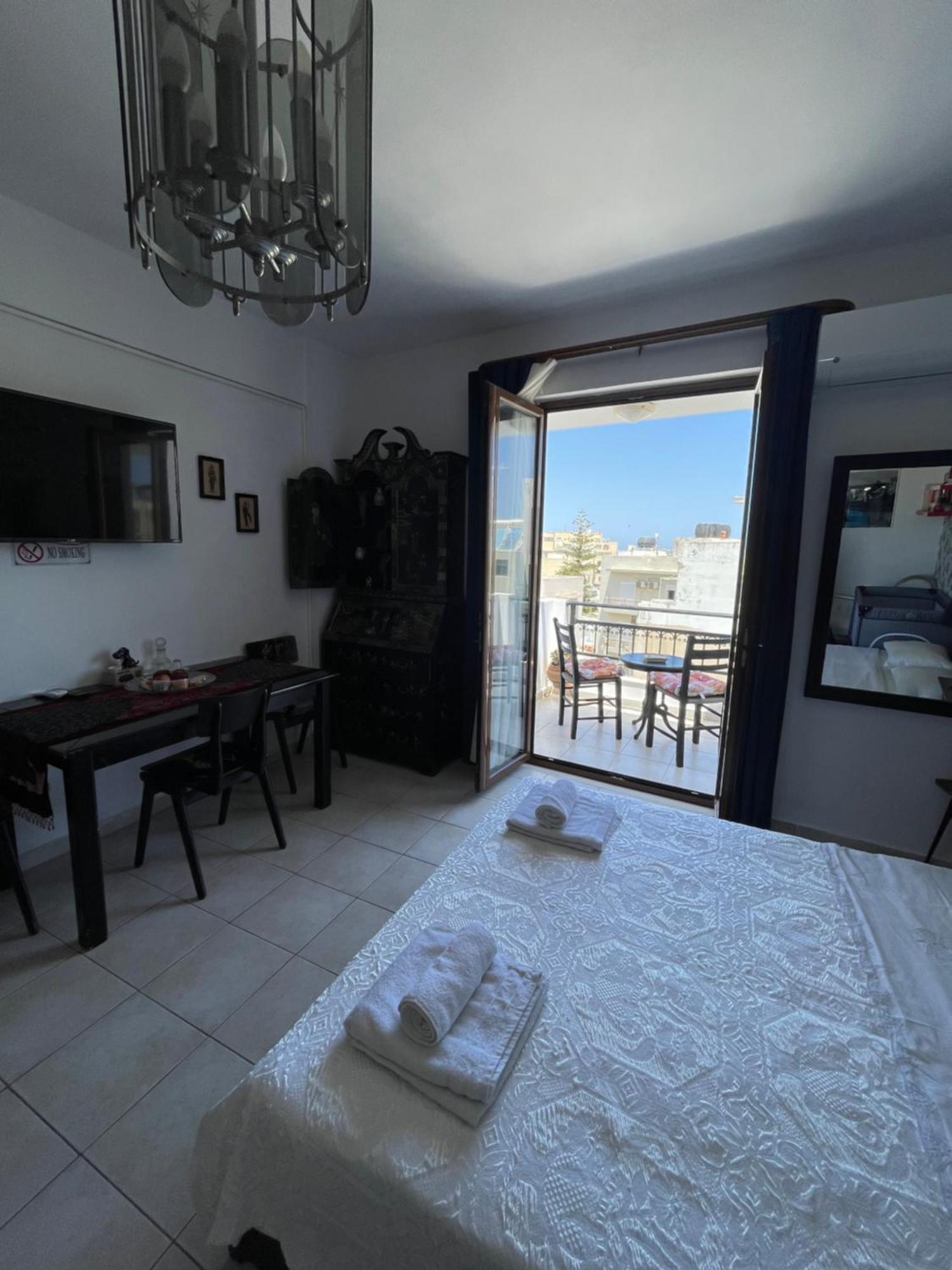 Retire Flat In The Heart Of City Heraklion  Ngoại thất bức ảnh
